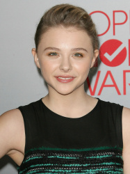 Chloe Moretz - 2012 People's Choice Awards at the Nokia Theatre (Los Angeles, January 11, 2012) - 335xHQ K45pzEIg