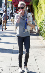 Katherine Heigl - Out & About in Los Angeles, 27 января 2015 (21xHQ) K465w5V3