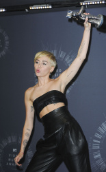Miley Cyrus - 2014 MTV Video Music Awards in Los Angeles, August 24, 2014 - 350xHQ Kr9qxOk5