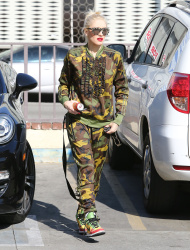 Gwen Stefani - Out and about in LA, 19 января 2015 (24xHQ) KzIPJzxq