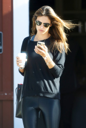Alessandra Ambrosio - Out and about in Brentwood (2015.01.22) - 20xHQ LCzl13UV
