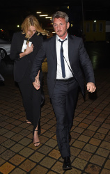 Sean Penn - Charlize Theron and Sean Penn - seen leaving Royal Festival Hall. London - February 16, 2015 (153xHQ) LWQokzaG
