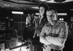 Ian Holm, Sigourney Weaver - постеры и промо стиль к фильму "Alien (Чужой)", 1979 (70хHQ) LXHS4H93