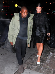 Kim Kardashian and Kanye West - Out and about in New York City, 8 января 2015 (54xHQ) LrVKoWDx