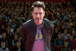 Robert Downey Jr. - "Iron Man 3" convention (Moscow, April 9, 2013) - 23xHQ NGCyNbLk