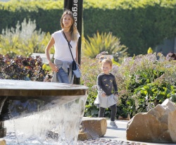 Jessica Alba - Jessica and her family spent a day in Coldwater Park in Los Angeles (2015.02.08.) (196xHQ) Ntyz8bpL