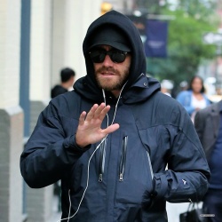 Jake Gyllenhaal - Out & About In New York City 2015.06.01 - 22xHQ O0wDRZ1p