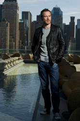 Michael Fassbender - Charles Sykes Photoshoot (New York, October 7, 2011) - 20xHQ O7HpAprz