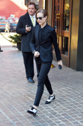 Evan Rachel Wood - Evan Rachel Wood - seen out in Tribeca in New York, 17 января 2015 (25xHQ) OJCOc3oY