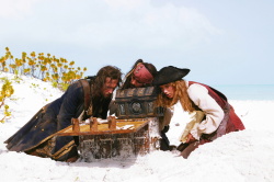 Johnny Depp, Orlando Bloom, Keira Knightley, Jack Davenport - Промо стиль и постеры к фильму"Pirates of the Caribbean: Dead Man's Chest (Пираты Карибского моря: Сундук мертвеца)", 2006 (39xHQ) OdKgai7a
