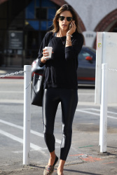 Alessandra Ambrosio - Out and about in Brentwood (2015.01.22) - 20xHQ P2jfLQ9k