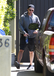 Robert Pattinson - Robert Pattinson - was spotted heading out after another session with his personal trainer - April 6, 2015 - 14xHQ Pe86xAAp