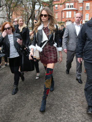 Cara Delevingne - Arriving at the Burberry Fashion Show in London - February 23, 2015 (9xHQ) RA9LXjva