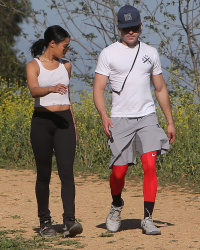Zac Efron & Sami Miró - take a hike in Griffith Park,Los Angeles 2015.03.08 - 29xHQ RDFbPUK7