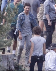Tom Cruise - on the set of 'Oblivion' in Mammoth Lakes, California - July 11, 2012 - 18xHQ RMK6pxpg