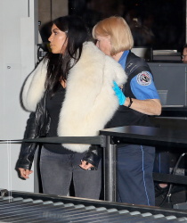 Kim Kardashian & Kanye West - At LAX Airport in Los Angeles, 7 января 2015 (68xHQ) RQWo73Bj