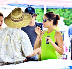 Ian Somerhalder & Nikki Reed - at the farmer's market in Sherman Oaks (July 20, 2014) - 152xHQ RpZEkXa9