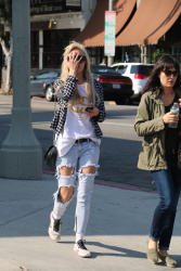 Amanda Bynes - spotted in West Hollywood looking healthy, 31 января 2015 (14xHQ) S46SK2Jq