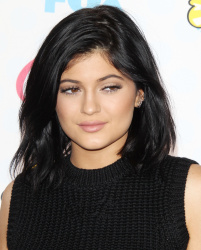 Kendall & Kylie Jenner - At the FOX's 2014 Teen Choice Awards, August 10, 2014 - 115xHQ SDI1VQlJ