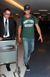 Josh Duhamel - Josh Duhamel - Arriving at LAX Airport in LA - April 23, 2015 - 24xHQ St5dMGkz