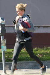 Charlize Theron - spotted leaving yoga class - January 23, 2015 - 23xHQ SxMJLED1