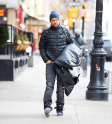 Josh Duhamel - Josh Duhamel - is spotted out and about in New York City, New York - February 24, 2015 - 26xHQ TEj5U4jg