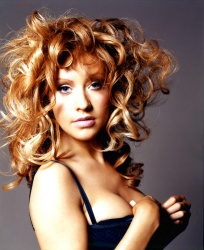 Christina Aguilera - Robert Erdmann Photoshoot 2004 - 40xHQ UjiFx7fm