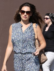Kelly Brook - Out and about in LA - February 15, 2015 (27xHQ) Um7AavA0