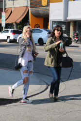 Amanda Bynes - spotted in West Hollywood looking healthy, 31 января 2015 (14xHQ) VNWiH8Ik