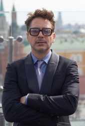 Robert Downey Jr. & Ben Kingsley - Iron Man 3 photocall (Moscow, April 10, 2013) - 14xHQ VmhovC8C