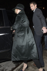 Jennifer Lawrence - going to see Cabaret Musical in New York, 9 января 2015 (13xHQ) W8WDuHOh