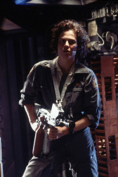 Ian Holm, Sigourney Weaver - постеры и промо стиль к фильму "Alien (Чужой)", 1979 (70хHQ) WYkx1FVM