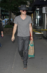 Ian Somerhalder - spotted doing some grocery shopping in NYC - May 17, 2012 - 9xHQ X04ZiOD7