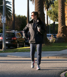 Jennifer Garner - Out and about in Santa Monica, 15 января 2015 (16xHQ) X5yd2yfM