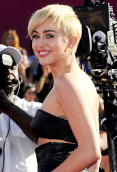 Miley Cyrus - 2014 MTV Video Music Awards in Los Angeles, August 24, 2014 - 350xHQ XbgVq7Qo