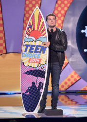 Josh Hutcherson - FOX's 2014 Teen Choice Awards in Los Angeles (2014.08.10) - 33xHQ XzgNH0mc