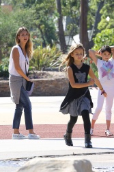 Jessica Alba - Jessica and her family spent a day in Coldwater Park in Los Angeles (2015.02.08.) (196xHQ) Y7ENFF5Q
