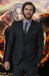 Liam Hemsworth, Jennifer Lawrence, Josh Hutcherson - 'The Hunger Games: Mockingjay - Part 1'Los Angeles Premiere at Nokia Theatre L.A. Live, Лос-Анджелес, 17 ноября 2014 (119xHQ) YL7QTv5J