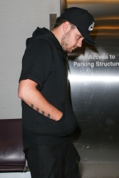 Liam Payne - At the LAX Airport in Los Angeles, California - February 3, 2015 - 11xHQ YsNtfuiV