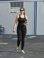 Kelly Brook - Leaving the Gym in Los Angeles, 9 января 2015 (44xHQ) ZNEcDW1S