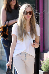 Amanda Seyfried - Out and about in West Hollywood - February 25, 2015 (25xHQ) ZVKJ5Bhg