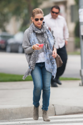 Sarah Michelle Gellar - Out and about in LA, 19 февраля 2015 (11xHQ) ARXK5yJT