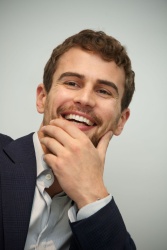 Theo James - Theo James - Insurgent press conference portraits by Vera Anderson (Beverly Hills, March 6, 2015) - 5xHQ AsXeI4a8