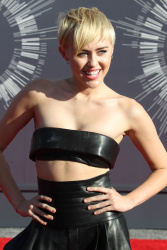 Miley Cyrus - 2014 MTV Video Music Awards in Los Angeles, August 24, 2014 - 350xHQ BNm9EU6t