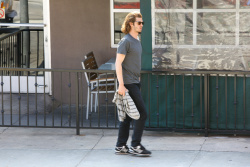 Andrew Garfield - Outside a gym in Los Angeles - May 27, 2015 - 18xHQ BPEStDjG