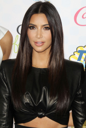 Kim Kardashian - at FOX's 2014 Teen Choice Awards in Los Angeles, California - 39xHQ BzE94fxO