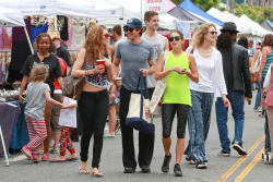 Ian Somerhalder & Nikki Reed - at the farmer's market in Sherman Oaks (July 20, 2014) - 152xHQ CQDD0smO
