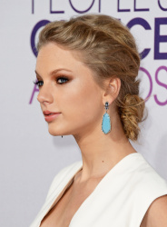 Taylor Swift - 2013 People's Choice Awards at the Nokia Theatre in Los Angeles, California - January 9, 2013 - 247xHQ CYoyuG9R