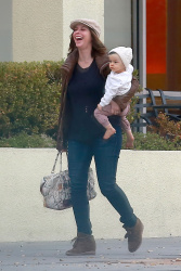 Jennifer Love Hewitt - Out for lunch in West Hollywood, 13 января 2015 (20xHQ) CZROu04K