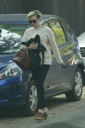 Scarlett Johansson - Out and about in LA - February 19, 2015 (28xHQ) D2skUaGj